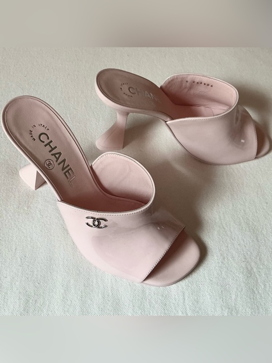 CHANEL Shoes - 🦄CHANEL 26C Light Pink Calfskin
Patent Leather Open Toe Mule Heels NIB FULL SET
